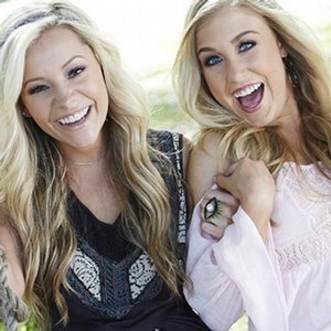 Maddie & Tae