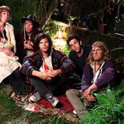 Grouplove - List pictures