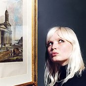 Sharin Foo - List pictures