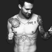 Adam Levine - List pictures