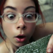 Laura Barrett - List pictures