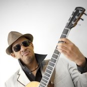 Raul Midon - List pictures