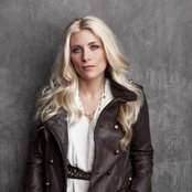 Dara Maclean - List pictures