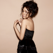 Dionne Broomfield - List pictures