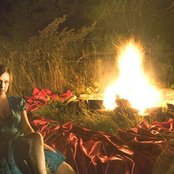 Tara Maclean - List pictures