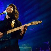 Cate Le Bon - List pictures