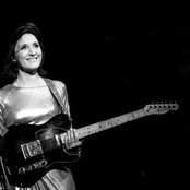 Cate Le Bon - List pictures