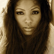 Wynter Gordon - List pictures