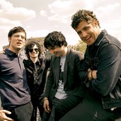 Pela - List pictures