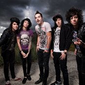 Lovehatehero - List pictures