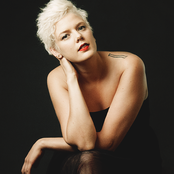 Betty Who - List pictures