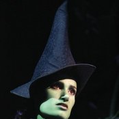 Idina Menzel - List pictures