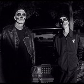 Travis Barker & Yelawolf - List pictures