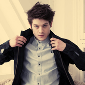 Iwan Rheon - List pictures