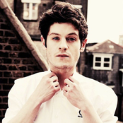 Iwan Rheon - List pictures