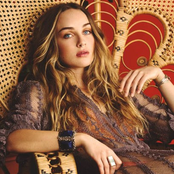 Zella Day - List pictures