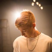 Isac Elliot - List pictures