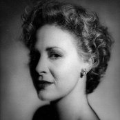 Julie Christensen - List pictures