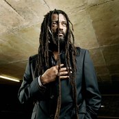 Lucky Dube - List pictures