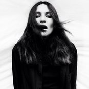 Nicole Sabouné - List pictures