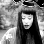 Vv Brown - List pictures