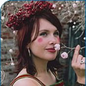 Clare Bowditch - List pictures