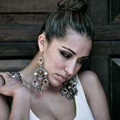 Delilah - List pictures