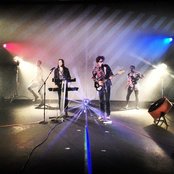 Poolside - List pictures