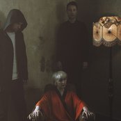 Vaults - List pictures