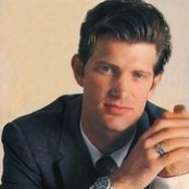 Chris Isaak - List pictures