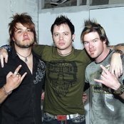 Hinder - List pictures