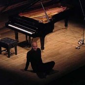 Ludovico Einaudi - List pictures