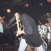 Zeni Geva - List pictures