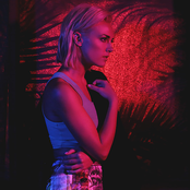 Chelsea Lankes - List pictures