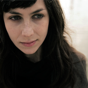 Julia Holter - List pictures