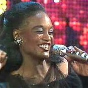 Evelyn Thomas - List pictures