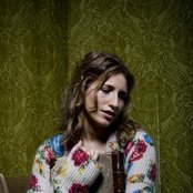 Laura Story - List pictures