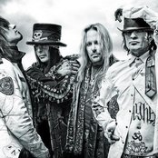 Motley Crue - List pictures