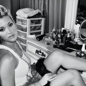 Tami Chynn - List pictures