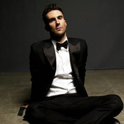 Adam Levine - List pictures