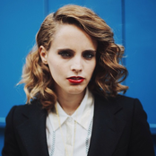 Anna Calvi - List pictures