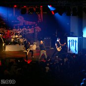 Maroon - List pictures