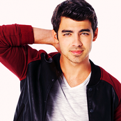 Joe Jonas - List pictures