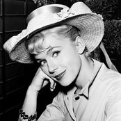 Connie Stevens - List pictures