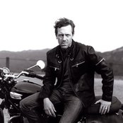 Hugh Laurie - List pictures