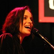 Chantal Kreviazuk - List pictures