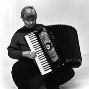 Pauline Oliveros - List pictures
