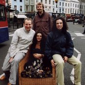 Da Lata - List pictures