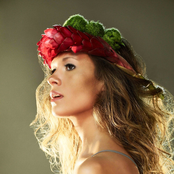 Lia Ices - List pictures