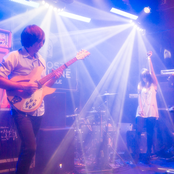 Hundred In The Hands - List pictures